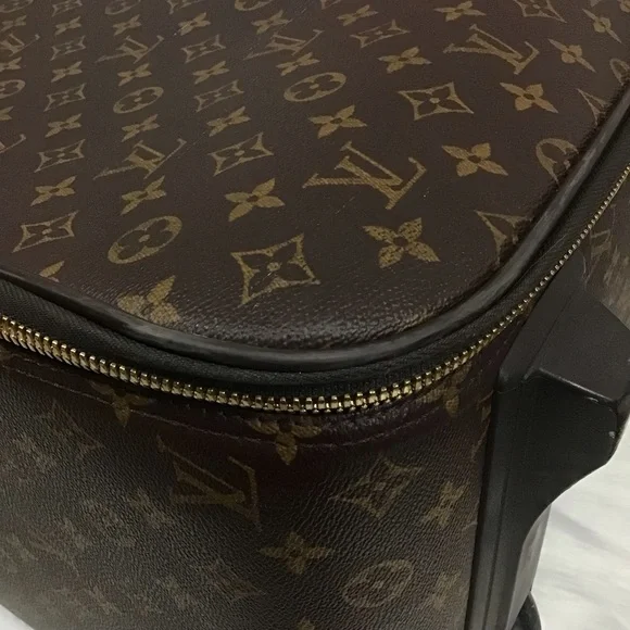 Louis Vuitton Pegase 70 - Picture 6 of 13